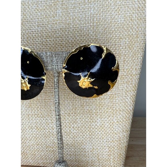 Berebi Black & Gold Circular Enamel Pierced Earrings With Abstract Design - Picture 8 of 10